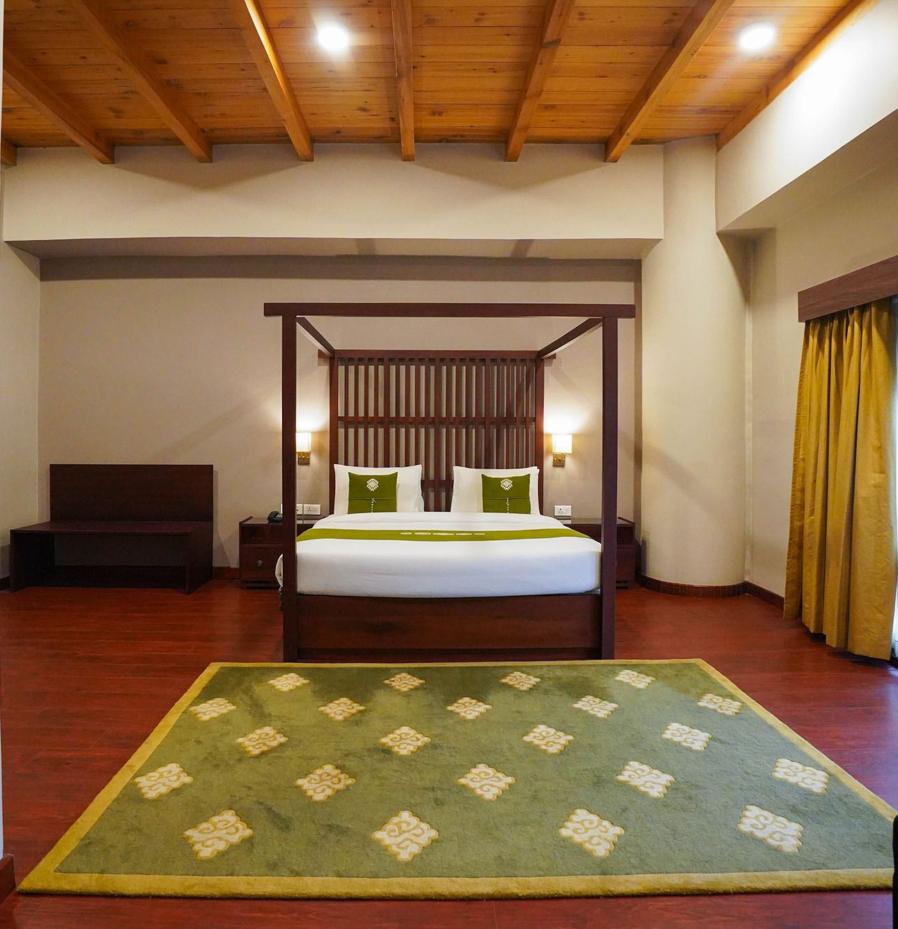 City Hotel