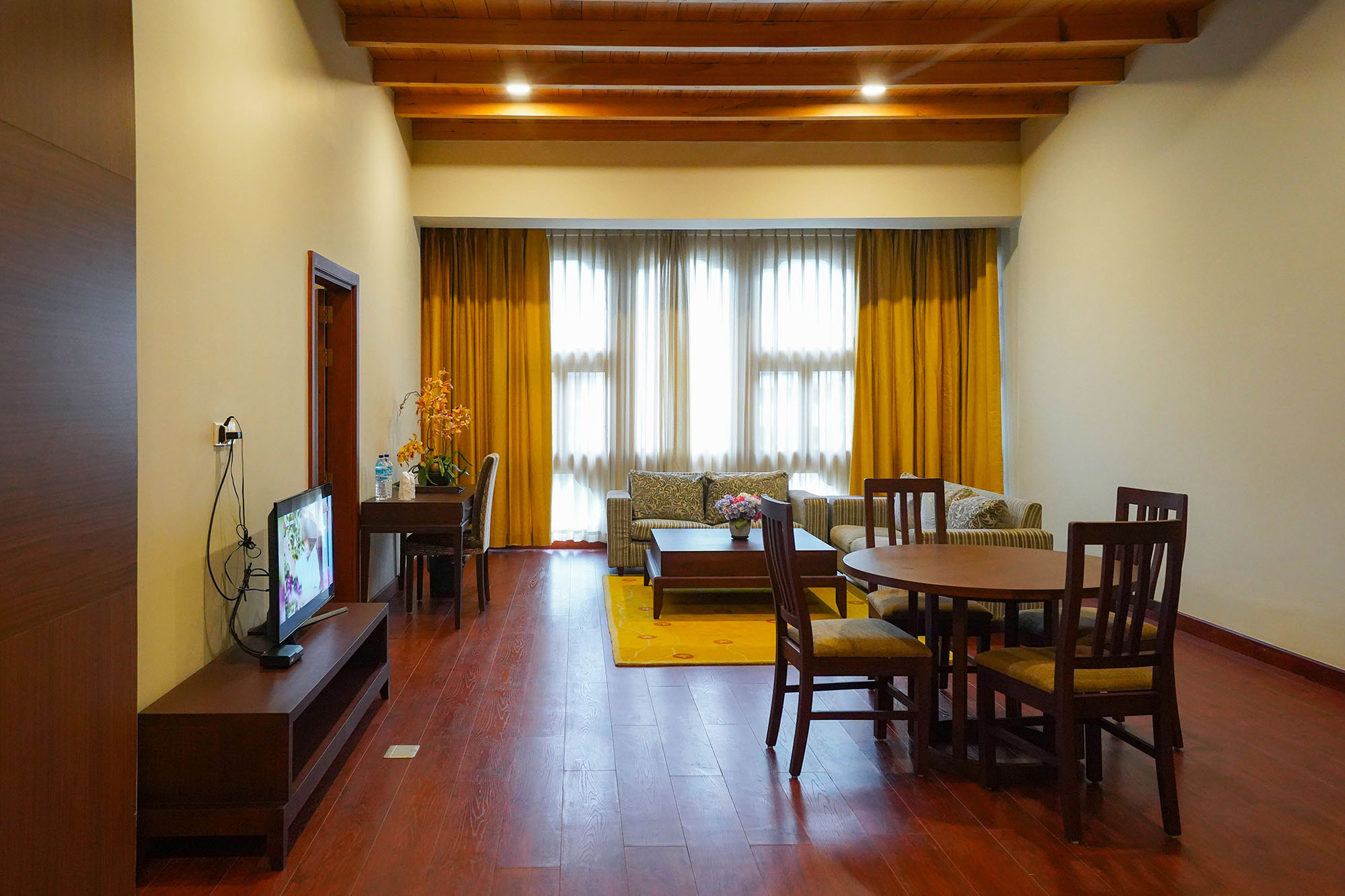 City Hotel