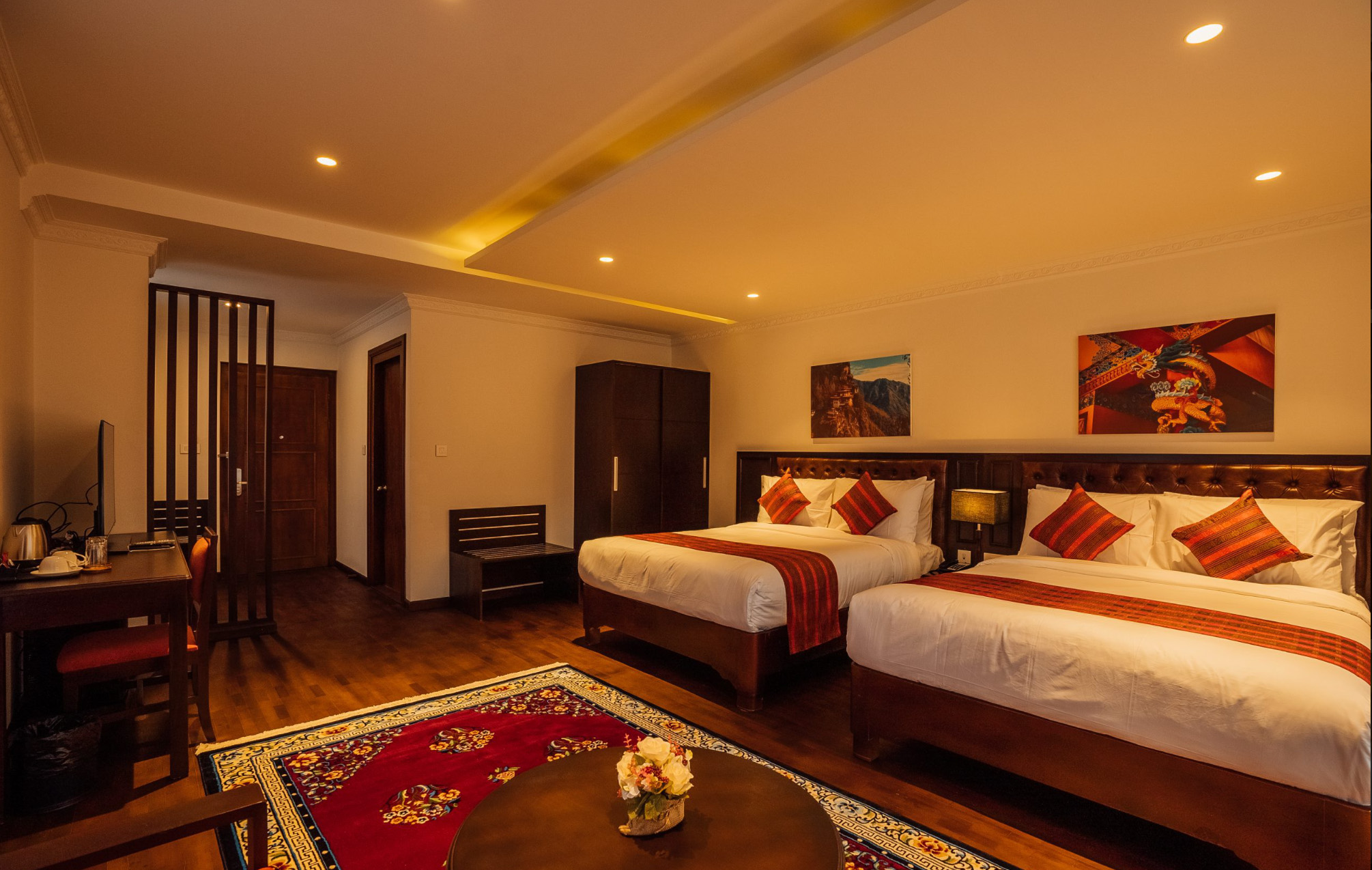 Lhaki Hotel